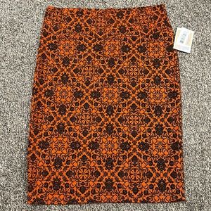 Red printed lularoe skirt *darker pics show actual color*